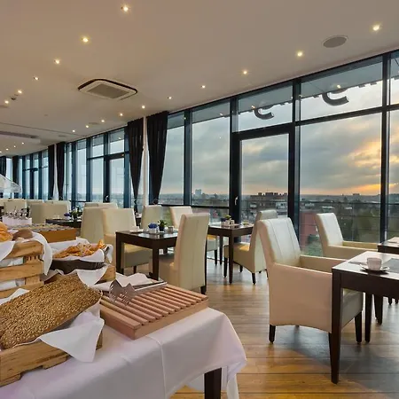 Vier Jahreszeiten Hotel 4*