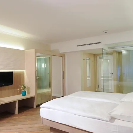 Iv Jahreszeiten Hotell 4*