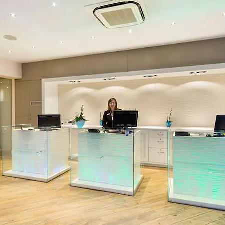 Hotell Iv Jahreszeiten 4*