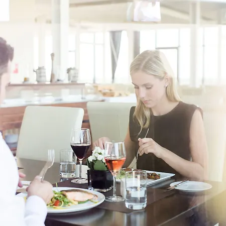 Iv Jahreszeiten فندق