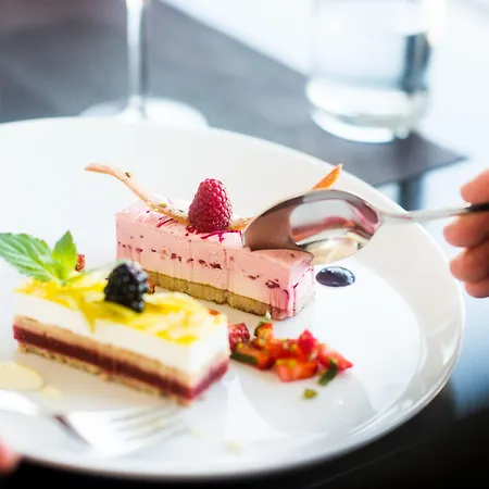 Iv Jahreszeiten فندق لوبيك