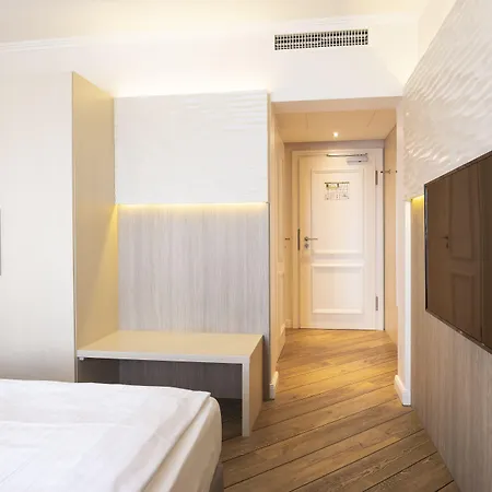 فندق Iv Jahreszeiten 4*