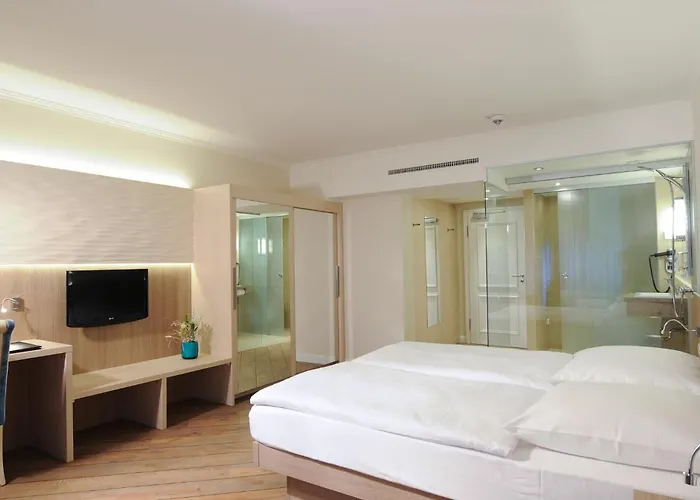 Iv Jahreszeiten Hotell 4*