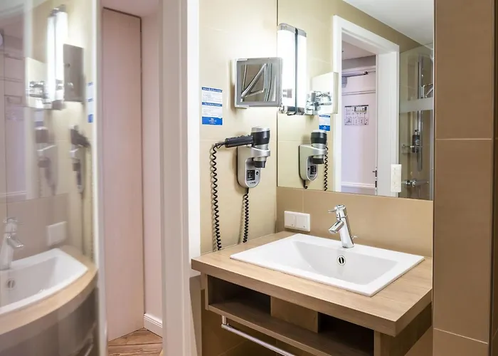 Iv Jahreszeiten 4* ליבק