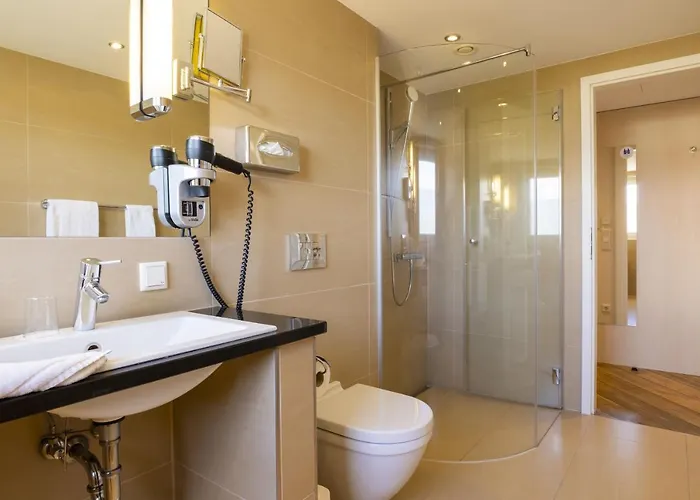 Hotell Iv Jahreszeiten 4*