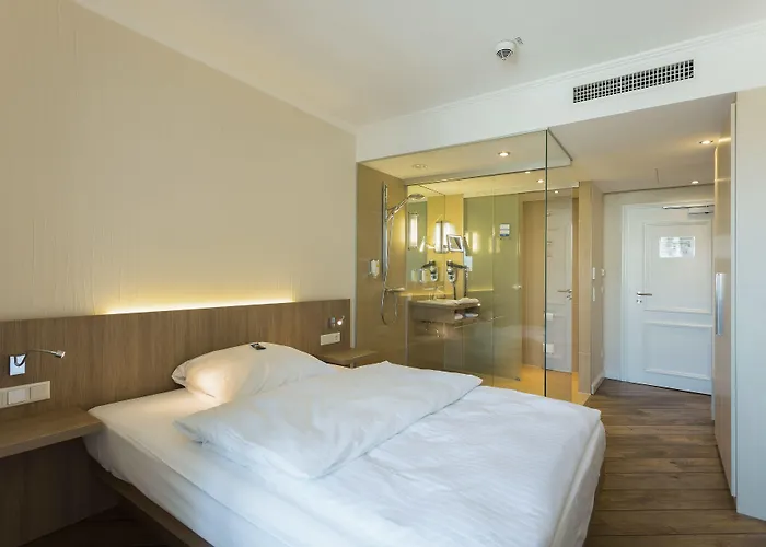 Iv Jahreszeiten Hotell 4*