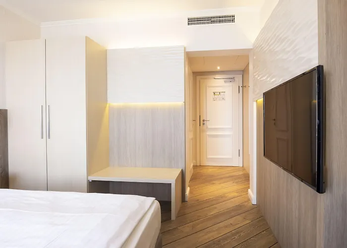 Hotell Iv Jahreszeiten 4*